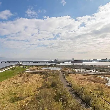 Modern 2 Bed Apartment With Stunning Seaside View Edinburgh Buitenkant foto