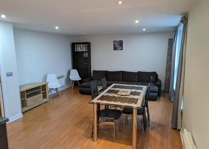 Modern 2 Bed Apartment With Stunning Seaside View